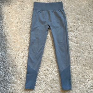 Stretchy fit leggings, scrunch butt for lift